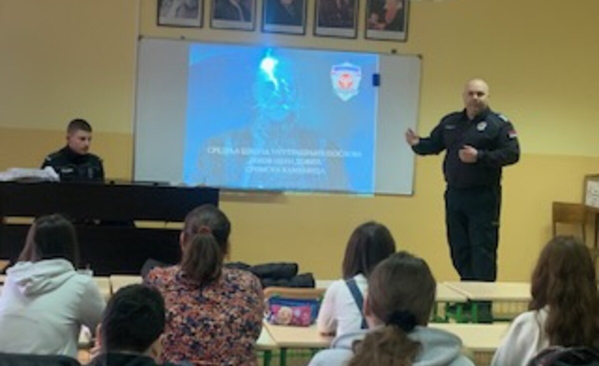 У НАШОЈ ШКОЛИ ОДРЖАНА ПРЕЗЕНТАЦИЈА СШУП „ЈАКОВ НЕНАДОВИЋ“ СРЕМСКА КАМЕНИЦА